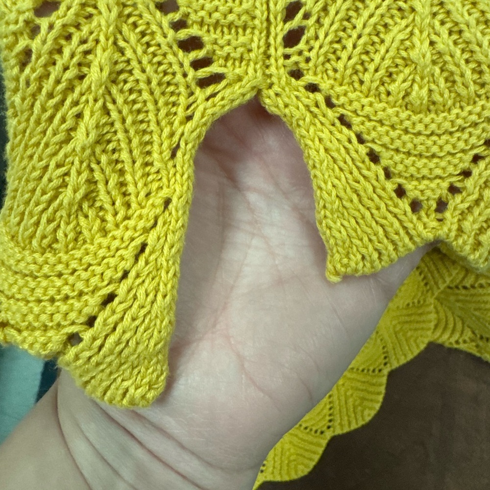 Yellow‎ V-Neck The Buckle Daytrip Women's Cotton Scalloped Sweater - XS/S - Picture 7 of 8